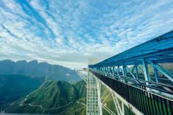 Cầu kính Ngàn thông