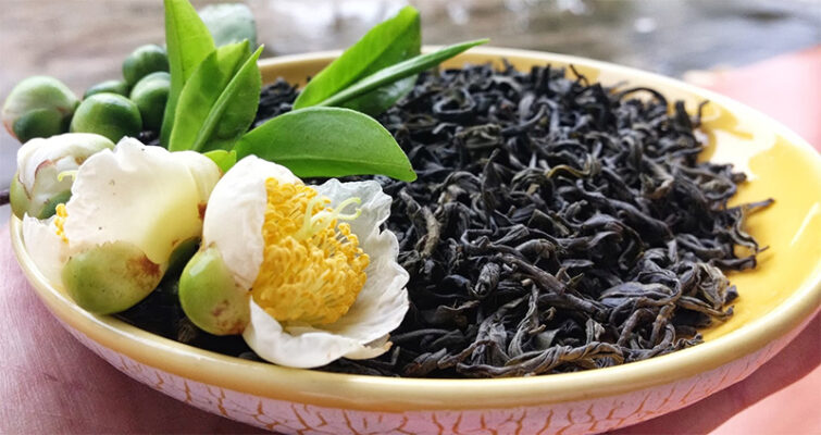 Có nên uống chè xanh hàng ngày không