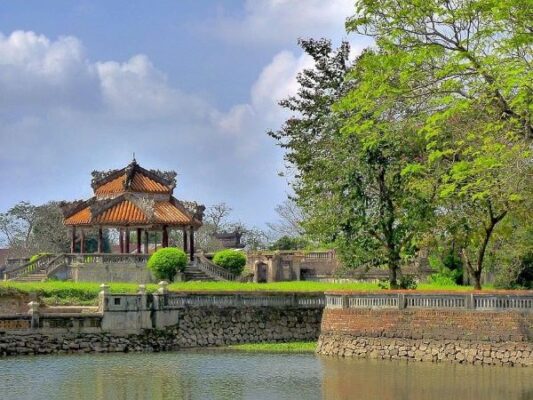 Khám phá vẻ đẹp cổ kính của Cố đô Huế