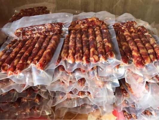 Cách ăn lạp sườn gác bếp Tây Bắc ngon đúng vị