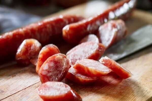 Chế biến món lạp sườn Tây Bắc