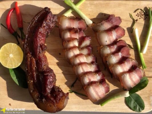 Thịt ba chỉ gác bếp xào măng hương vị của núi rừng