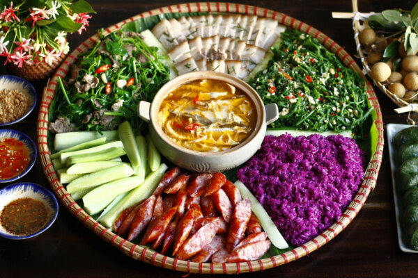 5 món ăn trong âm thực Tây Bắc dùng bằng mẹt