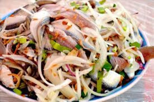 Cách làm đặc sản gỏi cá trích miền Tây