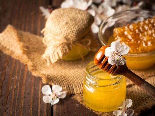 Cách chữa đau họng bằng mật ong rừng Tây Bắc