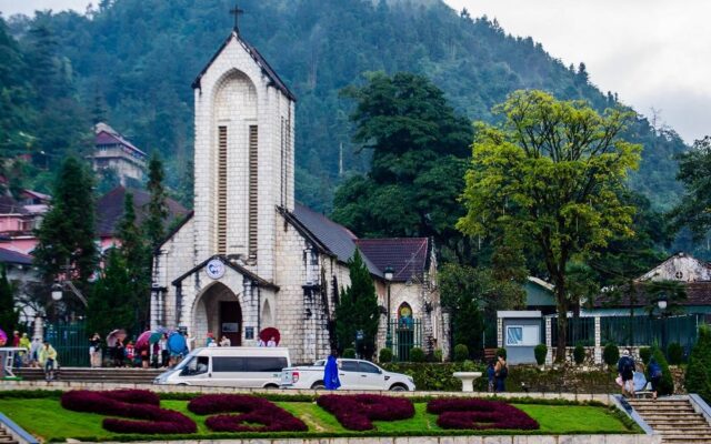 Nhà thờ đá Sapa