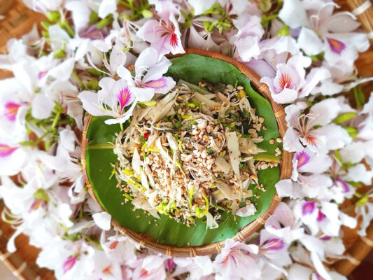 Măng nộm hoa ban món ngon dân dã của người Thái