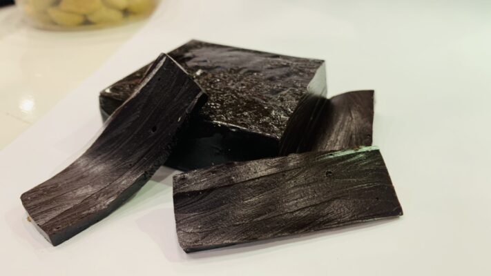 Cao mèo đen ngâm rượu có công dụng gì