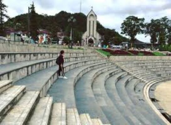 View chụp ảnh đẹp ở nhà thờ đá Sapa