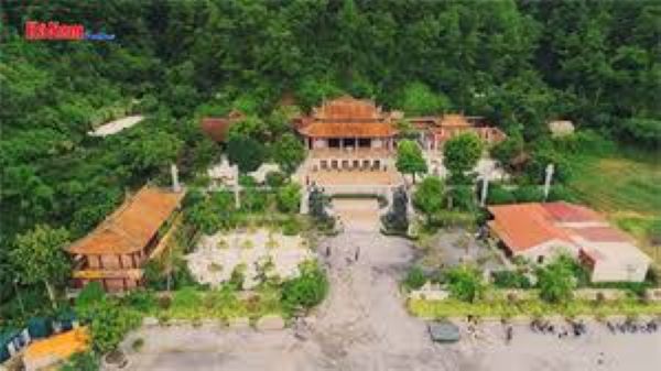 Khám phá đình đá Tiên Phong