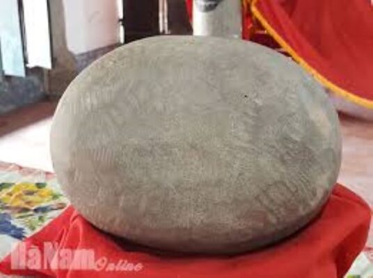 Khám phá đình đá Tiên Phong