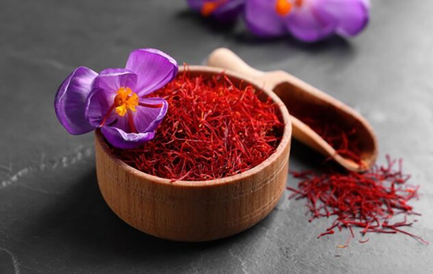 Cách uống nhuỵ hoa nghệ tây đúng cách