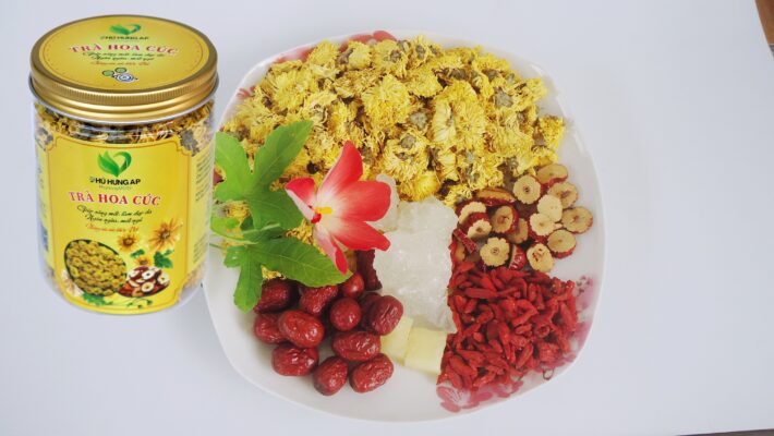 Uống trà hoa cúc táo đỏ hàng ngày có tốt không