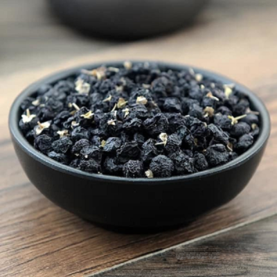 Ngâm rượu hắc kỷ tử