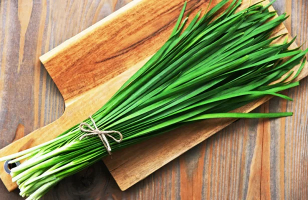 Chữa cảm cúm cho bé bằng lá hẹ