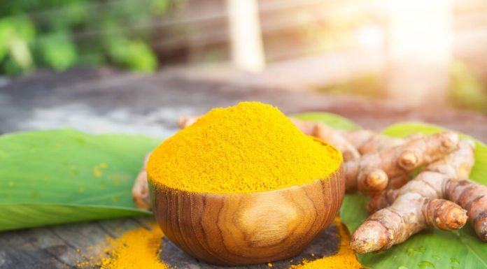 Cách dùng tinh bột nghệ mật ong