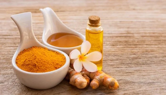 Vì sao nghệ và mật ong rất tốt cho da?