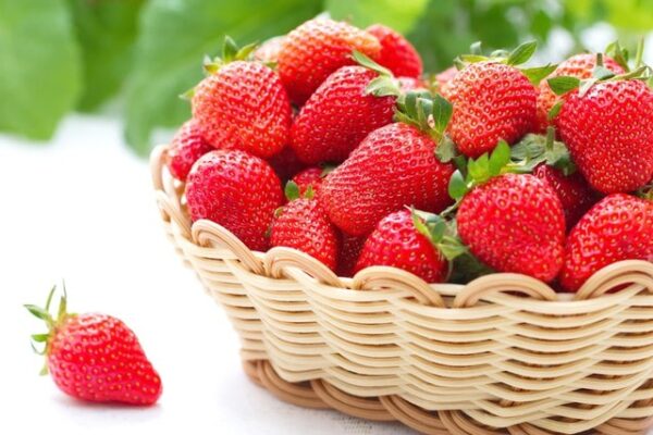 Ai không nên ăn dâu tây