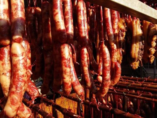 Ăn lạp sườn gác bếp với gì ngon nhất
