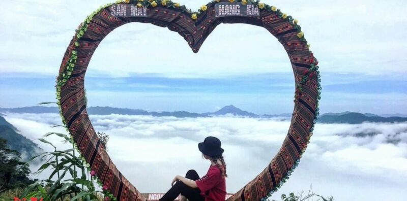 Địa điểm săn mây cực đẹp cạnh Tà Xùa