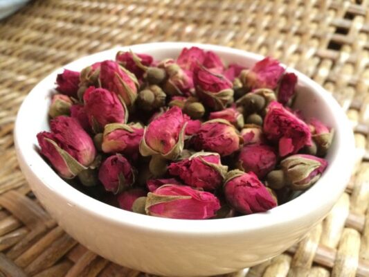 Cách làm trà hoa hồng tốt cho sức khỏe