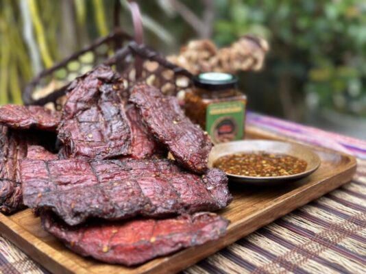 Thịt trâu gác bếp chấm gì ngon