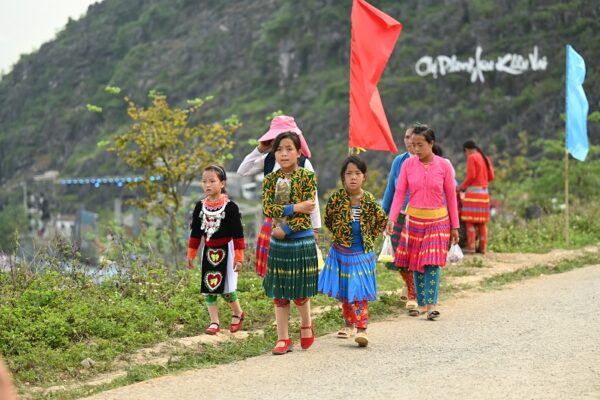 chợ tình Khâu Vai