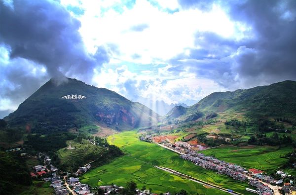 Núi đôi Quản Bạ