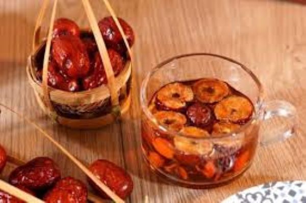 Rượu ngâm kỷ tử táo đỏ có tác dụng gì?