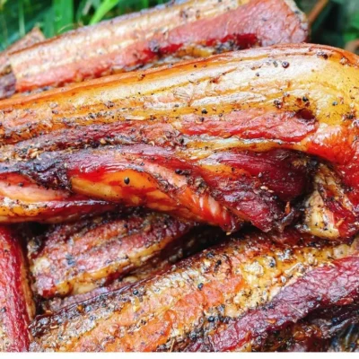 Thịt lợn đen gác bếp tinh hoa ẩm thực Tây Bắc