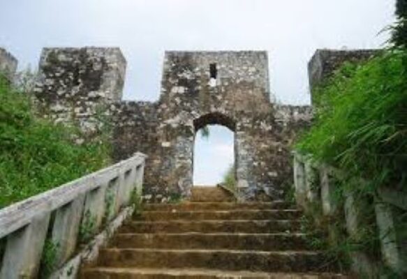 Khám phá thành nhà Mạc ở Lạng Sơn