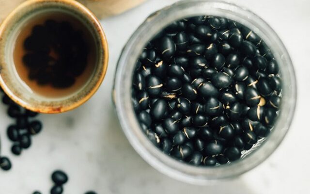 Công dụng của nước đậu đen rang