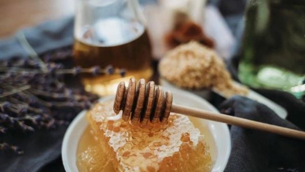 Lợi ích với sức khỏe của tinh bột nghệ và mật ong