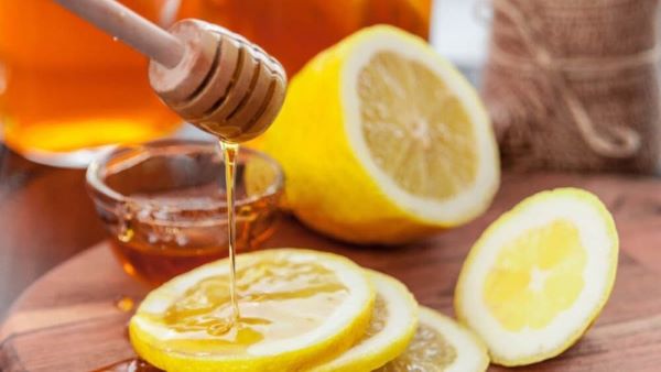 Sử dụng nước chanh ấm có lợi ích gì cho hệ tiêu hóa?