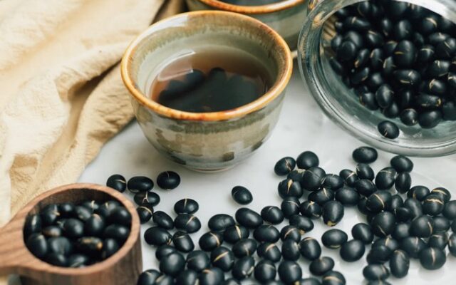 Tác dụng uống nước đậu đen rang