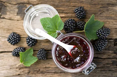 Chế biến rượu dâu tằm cho ngày tết thêm vui