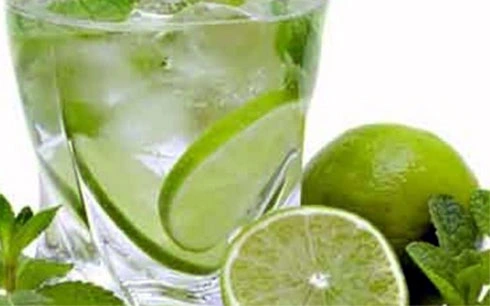 Uống nước chanh ấm buổi sáng có lợi ích gì?