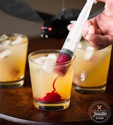 Dâu tây ngâm rượu là gì?