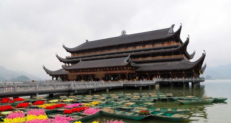 Khám phá quần thể chùa Tam Chúc