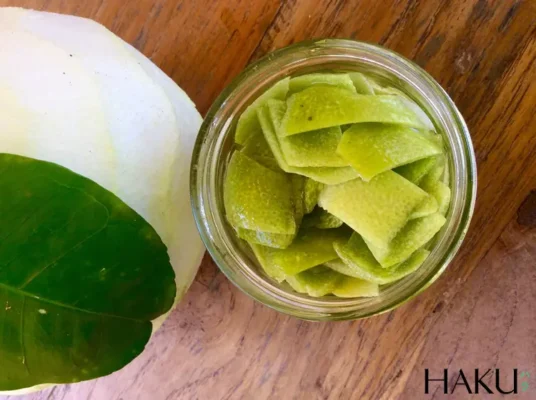 Cách nấu vỏ bưởi gội đầu sạch gàu