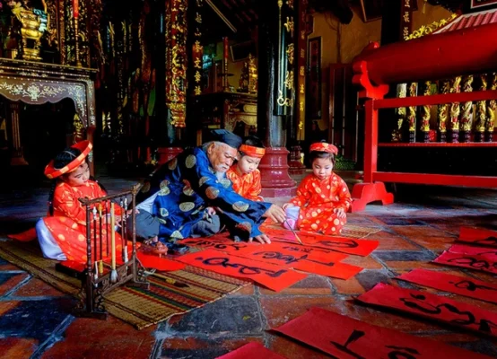 Khai bút đầu năm 2025 nên viết gì?