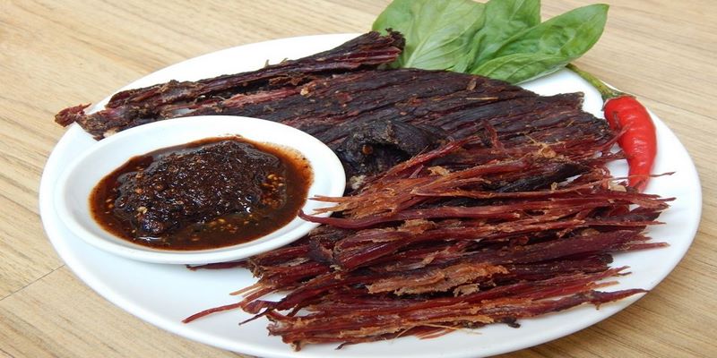 Thịt trâu gác bếp