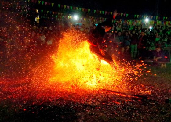 Lễ hội nhảy lửa
