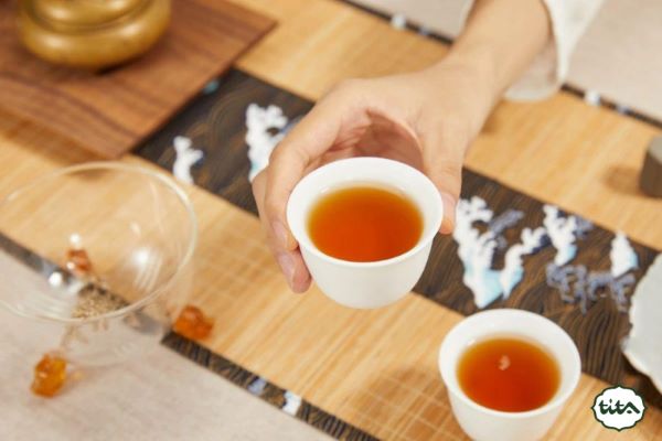 Uống 2 tách hồng trà mỗi ngày có thể làm tăng tuổi thọ