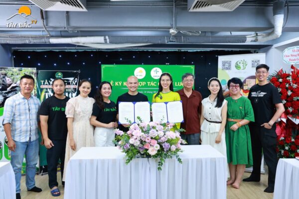 Tây Bắc TV ký hợp tác chiến lược với Vaga trong không khí trang trọng ấm cúng