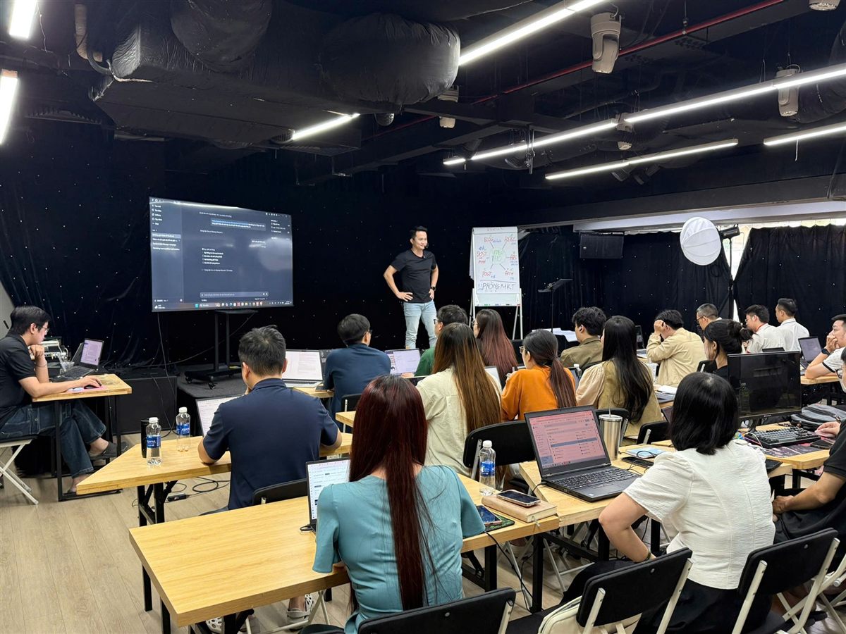 Toàn cảnh buổi đào tạo ứng dụng AI agent cho phòng marketing